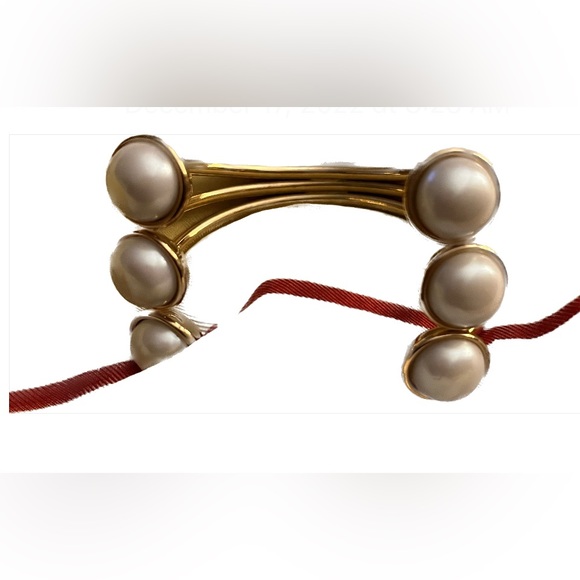 Beautiful Triple pearl bracelet in good shape and - Picture 2 of 4